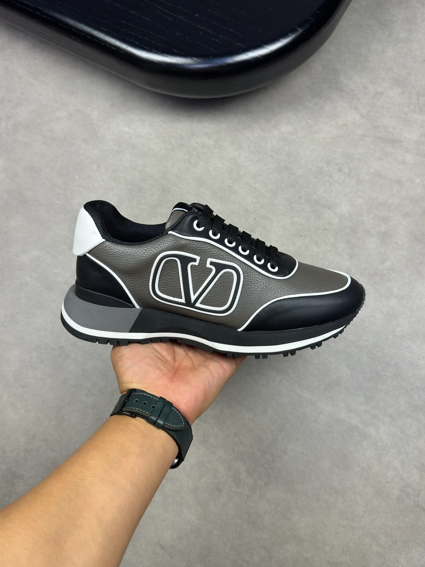 [VALENTINO] Valentino men's shoes 💰500💰 - High-end quality original order - Upper: 🔝 Nappa calf leather, tumbled calf leather, sewn brand plastic totem - Lining: brand mesh canvas, foot pad; water-dyed cow leather - Outsole: multi-color wear-resistant velvet·rubber; combined molded outsole -Super high quality control·Fine workmanship: highlighted (high-end·luxury·grade) -Size :38-44 (45 can be customized)·3300